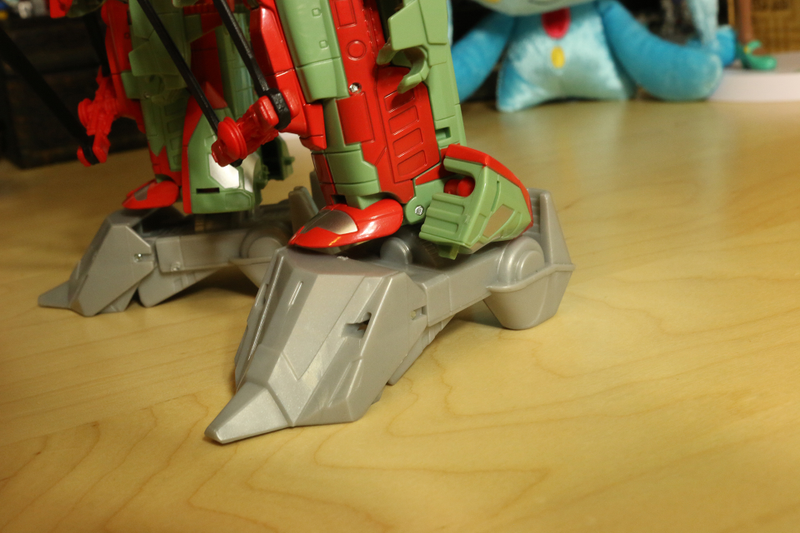 Illustration for article titled Toy Time Plays With Victorion, Transformers' First Female Combiner